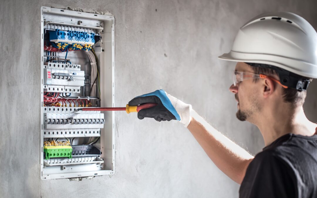 ¿Cómo prevenir sobrecargas eléctricas en el hogar?